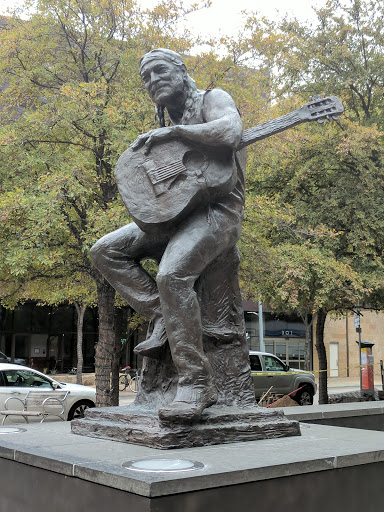 Image of Willie Nelson Statue